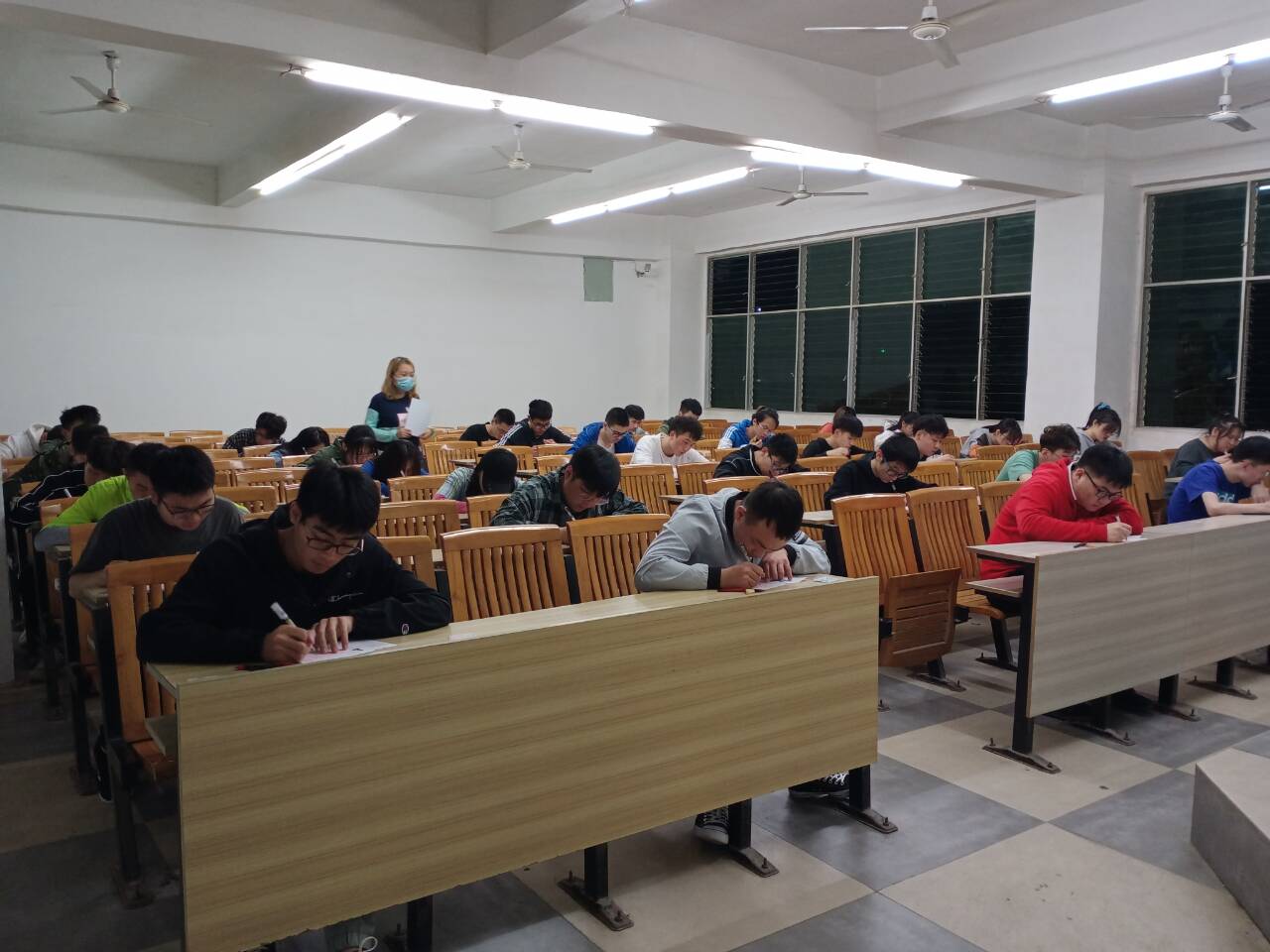 理论考试.jpg 理论考试.jpg