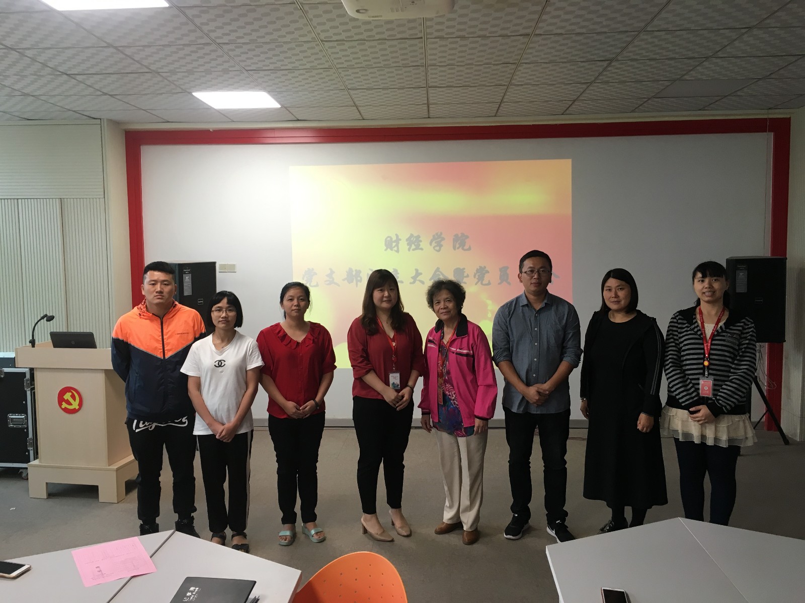 与会人员合影.JPG 与会人员合影.JPG